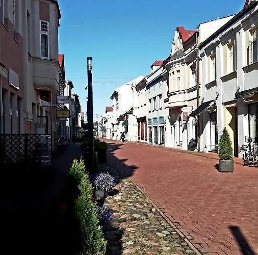 Ohtu Poik Majutus * Pärnu